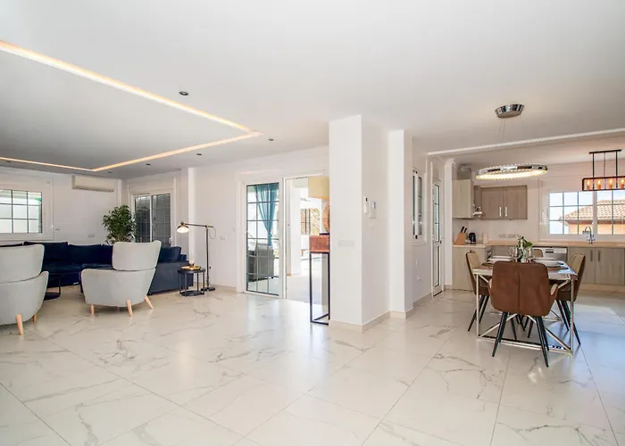 Zion Tenerife With Heated Pool Адехе