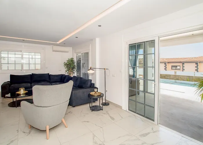 Zion Tenerife With Heated Pool Вілла Адехе